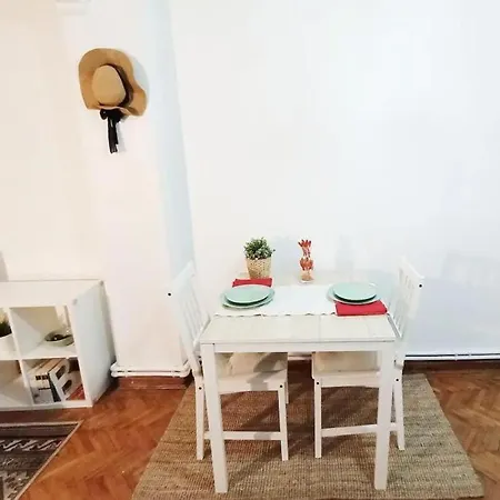 Cozy 3min.away Istiklal Ave. דירה *